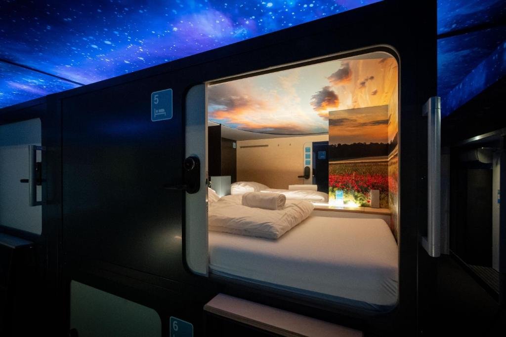 capsule hotel lucerne1