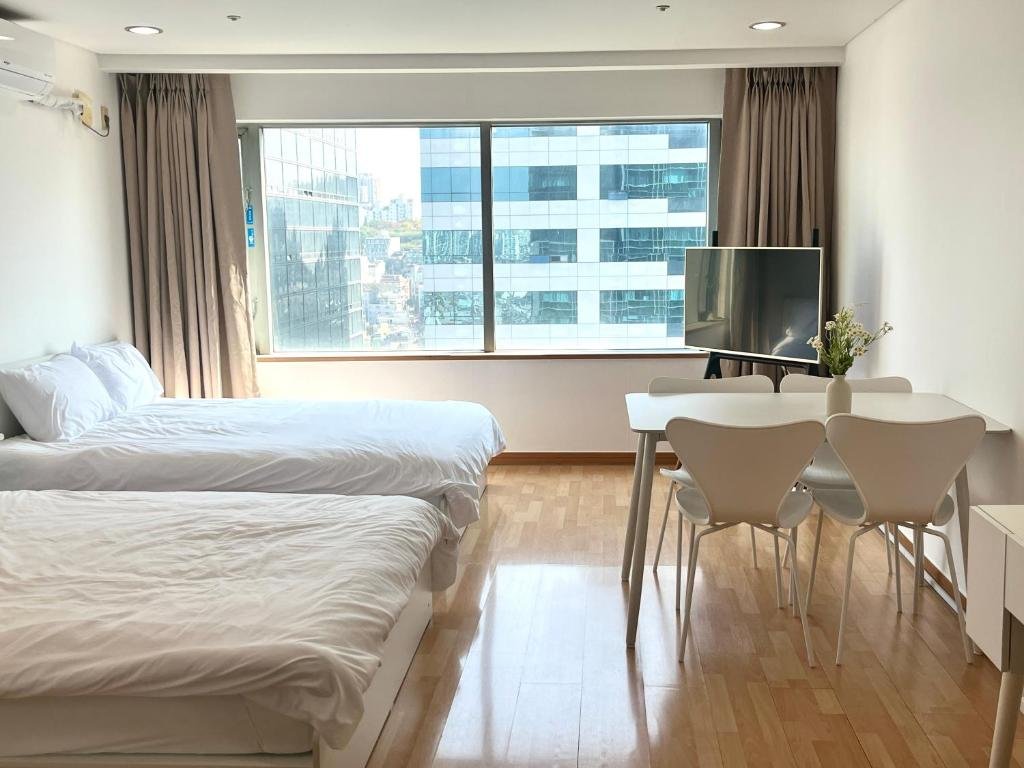 4.hongdae st paradise